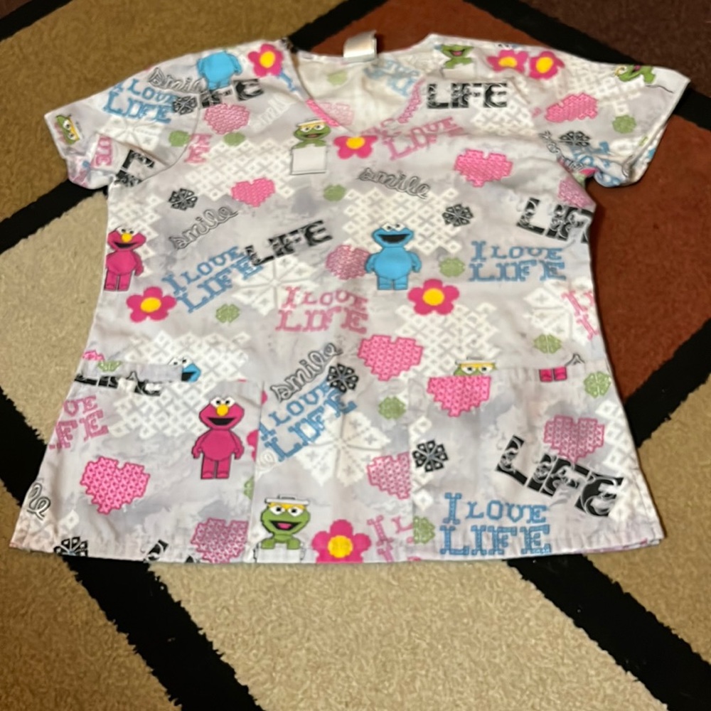🌸⭐️Sesame Street Nurses Scrub Top / Size Small / Three front pockets🌟🌸